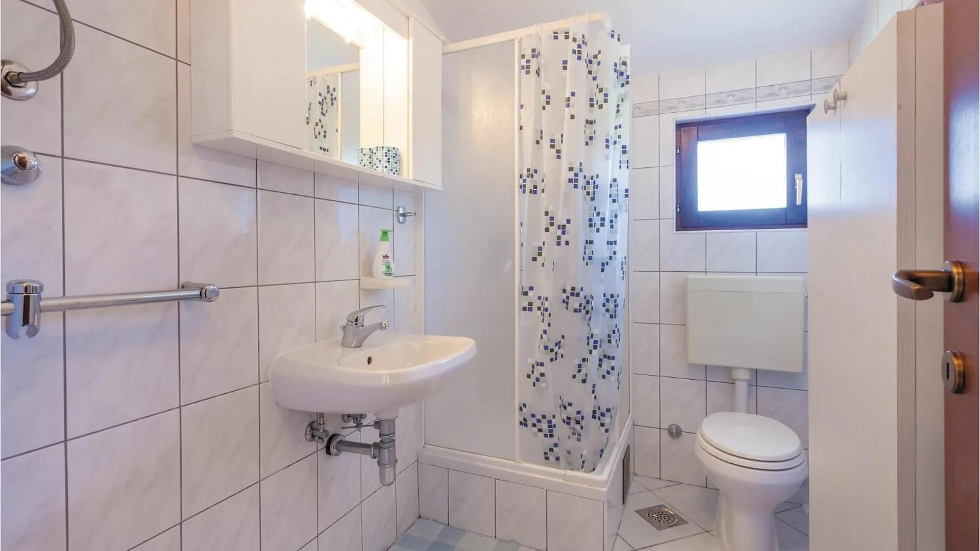 Pet Friendly Home In Okrug Donji With Wifi Donji Okrug  0*, Donji Okrug (Ciovo)