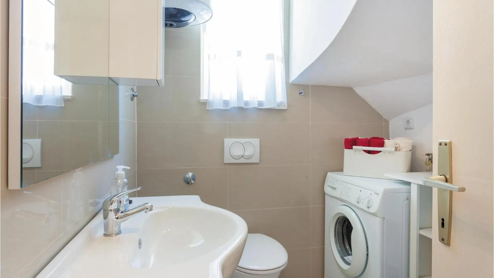 Pet Friendly Home In Okrug Donji With Wifi Donji Okrug  Donji Okrug (Ciovo)