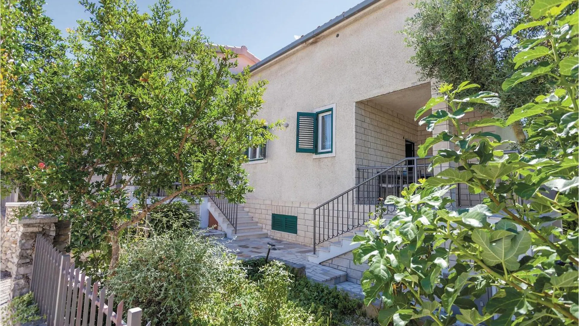 Holiday home Pet Friendly Home In Okrug Donji With Wifi Donji Okrug  Croatia
